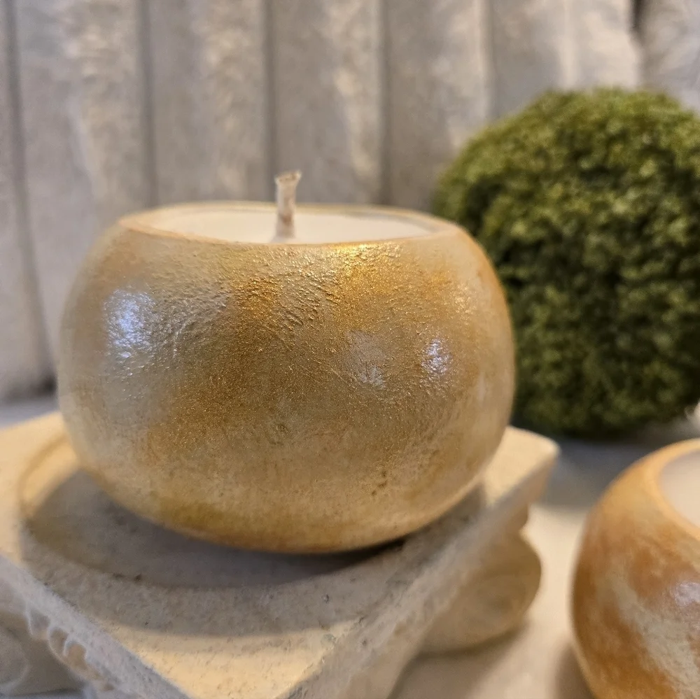 Beautiful Hand Poured Candle & Homeade Vessel. Willow Lane Glow- Fresh  Floral